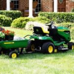 John Deere S100 42 in 17.5 HP GAS Hydrostatic Riding Lawn Tractor - Image 2